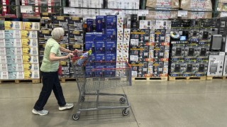 四张图表解析美国消费者如何陷入经济挤压