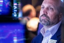 美股中概股普跌，特斯拉重挫5.4%，原油涨超11%