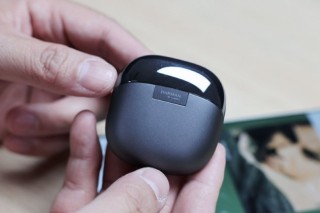 小米 Buds 6 首发上手：半入耳旗舰的‘听感’与‘智慧’进化