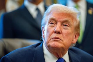 特朗普面临对伊决策：从定点打击到政权更迭，选项逐一浮现