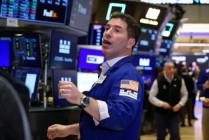 开盘：美股周一低开 美国袭击伊朗后油价飙升