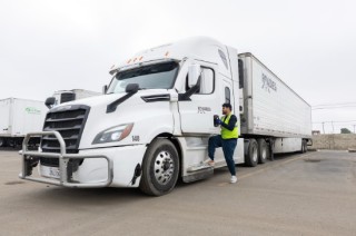 特朗普取消移民卡车司机驾照的规定正式生效