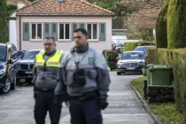 伊朗对特朗普双管齐下：一边让步，一边武力威慑