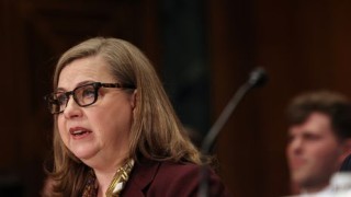 美联储副主席鲍曼建议全面改革并放松银行监管