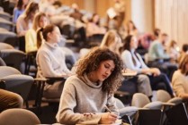 美高等教育专家预测：联邦学生贷款利率或将小幅下调