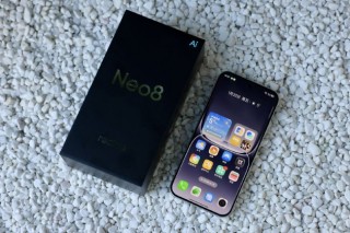 真我 Neo8 图评：2000元档电竞旗舰，越级配置无短板