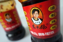 老干妈，出山救子，又赚翻了：2024年营收逼近54亿元，几乎追平历史峰值