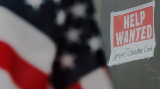 11月非农就业人数增加6.4万，10月则减少10.5万