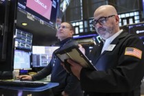 午盘：美股维持跌势 道指跌逾300点