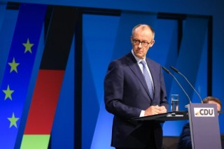 德国社民党支持组建执政联盟 为默茨领导政府就职铺平道路