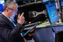 盘前：纳指期货涨0.5% 比特币跃升至接近72000美元