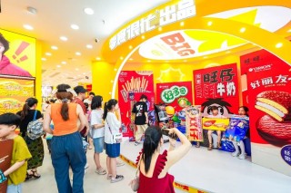 从街边小店到港交所：鸣鸣很忙用九年织就一张2万家店的“零食普惠网”