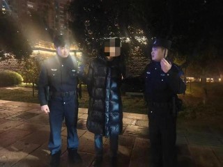 “我没钱过年，看到黄金现在很值钱”，男子抢走金店156克黄金，5分钟后落网！