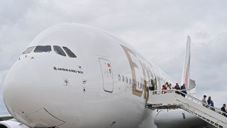 特朗普关税干扰美欧航空供应链，航空业集体呼吁“免关税”