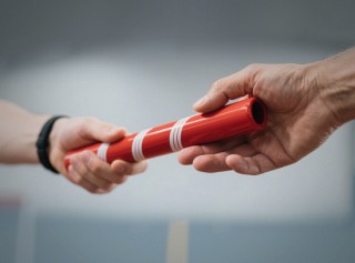 “00后”不穿“80后”的美邦，“浙江前首富”去年亏3亿！