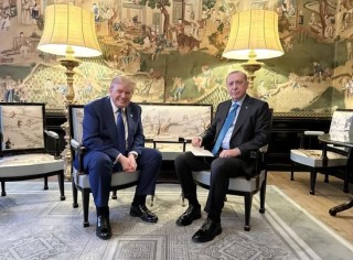 牛弹琴：特朗普被他吃豆腐了，但我还有一个疑问