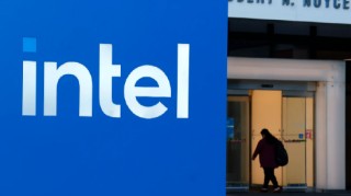 英特尔发布疲软一季度业绩指引，股价大跌10%