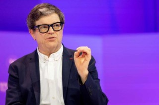 Meta人工智能方向转向闭源模式 据悉训练模型的工具包括通义千问