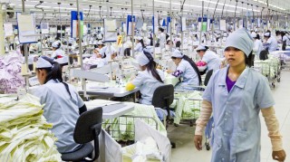 贸易组织称，柬埔寨受冲击最大，但制造业 “绝对不会” 回流美国