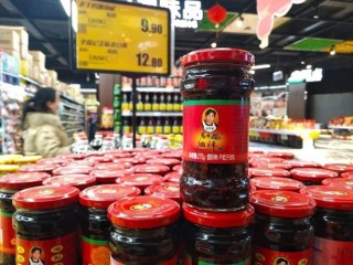 老干妈，出山救子，又赚翻了：2024年营收逼近54亿元，几乎追平历史峰值