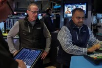 尾盘：美股继续走高 纳指上涨近300点