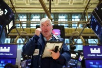 尾盘：美股跌幅显著收窄 道指下跌逾200点