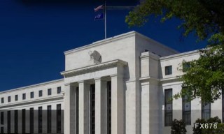 美联储陷入"数据迷雾"：一边是通胀顽固不化，一边是关税威胁逼近，9月降息还有戏吗？