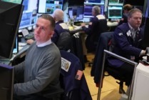 午盘：美股涨跌不一 标普指数逼近历史高位