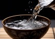 年轻人化身“酒零后”，狂饮与微醺进行时代交接