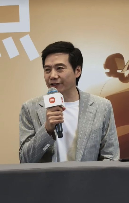 对话雷军：我说小米汽车是新生被骂惨了，今天我们要改变心态把自己当重点车企看待  第1张