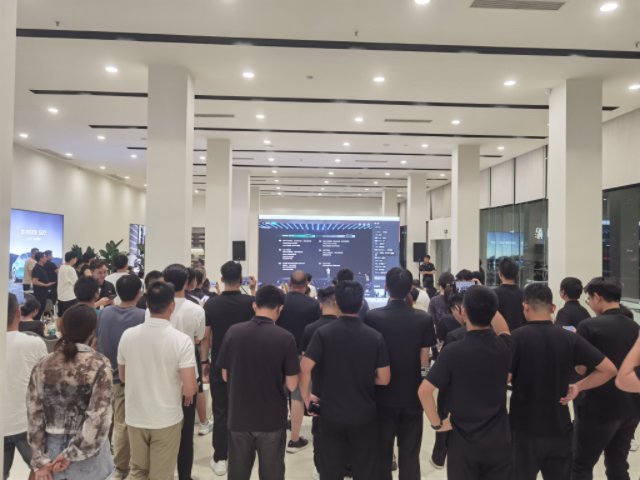 记者体验小米门店狂热营销，多地已现YU7转手订单  第1张