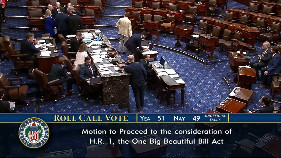 特朗普“大而美”法案参议院通关只差一步 民主党“拖”字诀硬扛 第1张 特朗普“大而美”法案参议院通关只差一步 民主党“拖”字诀硬扛 第1张