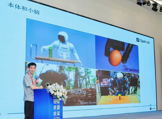 千寻智能解浚源:展望迈向通用人形机器人的曙光时刻 第2张 千寻智能解浚源:展望迈向通用人形机器人的曙光时刻 第2张