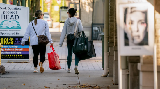 美国开始假日购物季,预计关税将开始更多地反映在消费者价格中 第1张 美国开始假日购物季,预计关税将开始更多地反映在消费者价格中 第1张