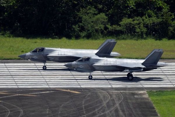 英媒发现美军正在升级一处废弃海军基地，“可能想恐吓马杜罗”  第2张