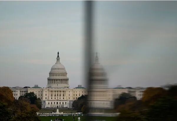 美政府“停摆”将破纪录!纳指跌近500点,比特币跌破10万美元,加密货币超40万人爆仓 第3张 美政府“停摆”将破纪录!纳指跌近500点,比特币跌破10万美元,加密货币超40万人爆仓 第3张