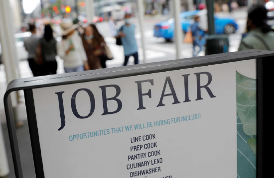 美国企业裁员人数增加三倍,AI带来劳动力市场转折点 第1张 美国企业裁员人数增加三倍,AI带来劳动力市场转折点 第1张