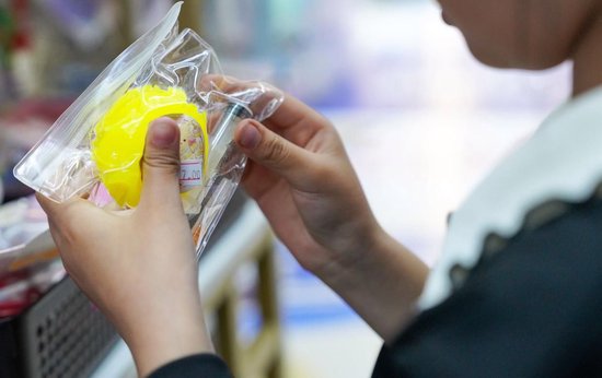 新华视点|网红玩具“捏捏乐”为何屡陷安全争议? 第2张 新华视点|网红玩具“捏捏乐”为何屡陷安全争议? 第2张