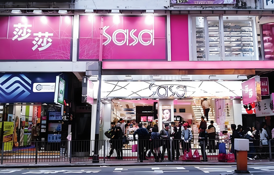 清仓甩卖、货架空空……万宁闭店前夜，谁在抢购“最后的港妆”？  第4张