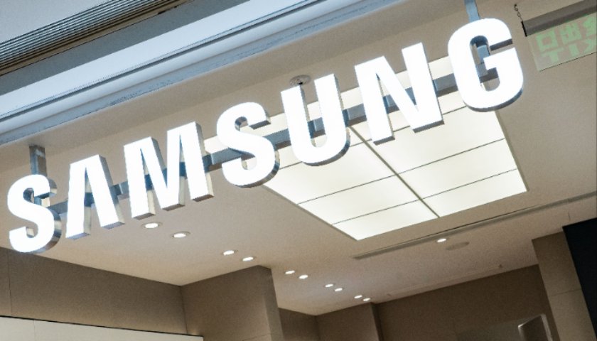 三星明年或推“阔折叠”手机，与iPhone Fold正面交锋  第1张