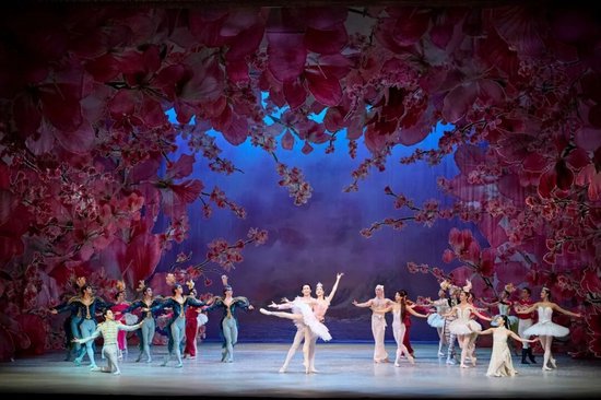 香港早晨丨涉案百亿！浙商大佬俞发祥被控制  第13张