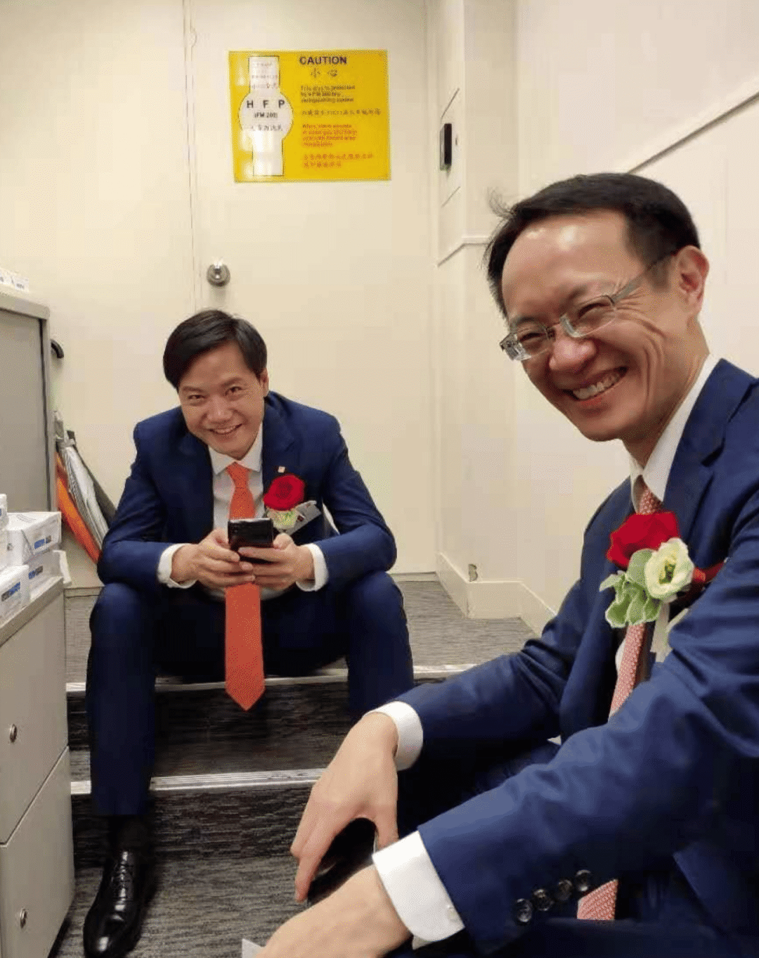 雷军前脚刚增持小米,小米副董后脚就宣布套现140亿!还说看好小米未来!网友:刚添了根柴又被泼一盆水 第1张 雷军前脚刚增持小米,小米副董后脚就宣布套现140亿!还说看好小米未来!网友:刚添了根柴又被泼一盆水 第1张