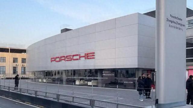 郑州中原保时捷中心闭店续:被指授权协议已终止,部分车主因缺手续无法上牌 第1张 郑州中原保时捷中心闭店续:被指授权协议已终止,部分车主因缺手续无法上牌 第1张