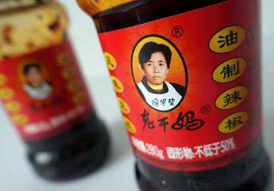 老干妈，出山救子，又赚翻了：2024年营收逼近54亿元，几乎追平历史峰值  第1张