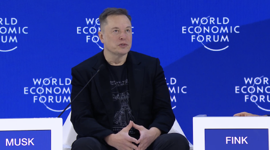 直击达沃斯｜马斯克：将在年底或明年向公众销售人形机器人  第1张