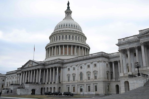 美国会众议院否决一项限制美总统发动军事行动权限的议案  第1张