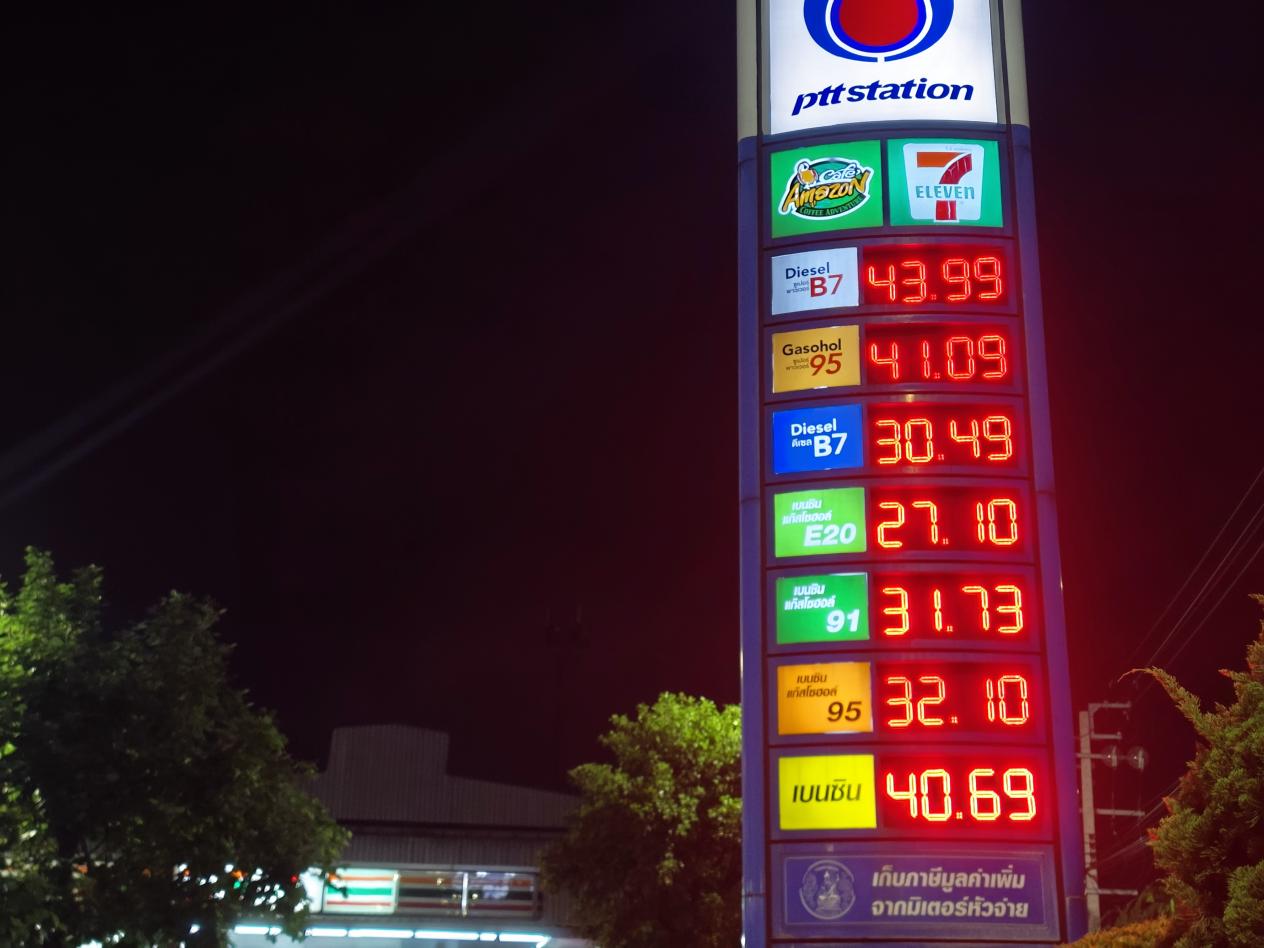 有钱加不到油,普吉岛游船停摆:中东战火燃烧,东南亚被超百美元油价逼到墙角 第3张 有钱加不到油,普吉岛游船停摆:中东战火燃烧,东南亚被超百美元油价逼到墙角 第3张