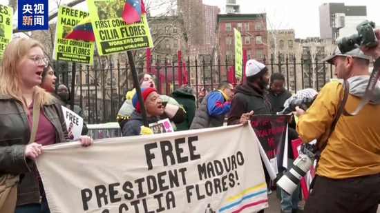 马杜罗再次出庭,全程未发言,瘦了26斤!92岁主审法官质疑检方:被告现在不对美国国家安全构成威胁! 第1张 马杜罗再次出庭,全程未发言,瘦了26斤!92岁主审法官质疑检方:被告现在不对美国国家安全构成威胁! 第1张