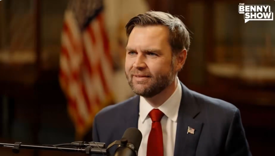 万斯自曝对UFO“着迷”，誓言彻查美国政府相关档案文件  第1张