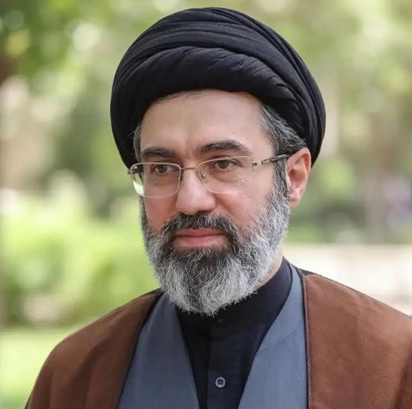 英媒宣称:伊朗最高领袖病重昏迷,已无法参与国家决策 第1张 英媒宣称:伊朗最高领袖病重昏迷,已无法参与国家决策 第1张